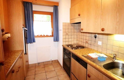 Saas-Fee Apartment | Lovely apartment for 4 guests with WIFI, TV, balcony and pets allowed