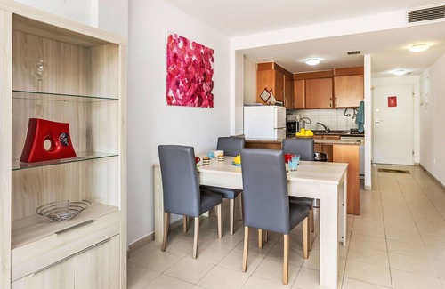 Peniscola Apartment | Lovely apartment for 4 people with A/C, WIFI, pool, TV, terrace and pets allowed