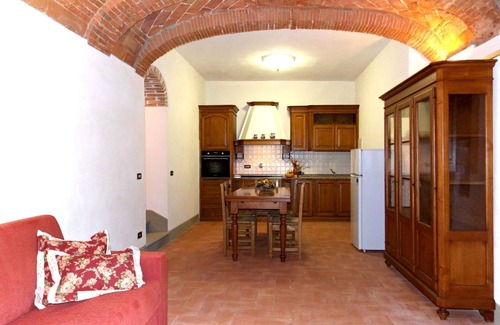 Dicomano Apartment | Lovely apartment for 5 people with pool, WIFI, TV and pets allowed