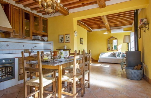 Fucecchio Apartment | Lovely apartment for 4 people with pool, WIFI, A/C, balcony and pets allowed
