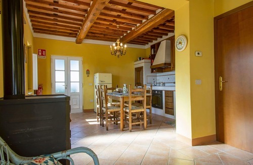 Fucecchio Apartment | Lovely apartment for 4 people with pool, WIFI, A/C, balcony and pets allowed