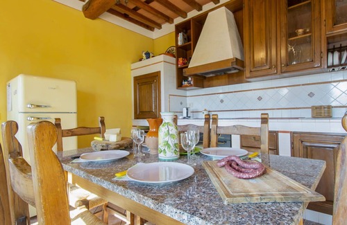 Fucecchio Apartment | Lovely apartment for 4 people with pool, WIFI, A/C, balcony and pets allowed