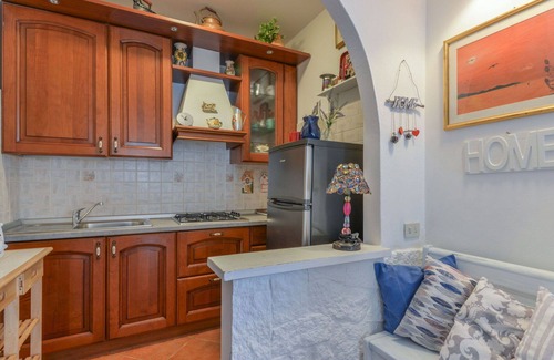 Pomonte Apartment | Lovely apartment for 6 people with A/C, WIFI, TV, terrace, pets allowed and parking