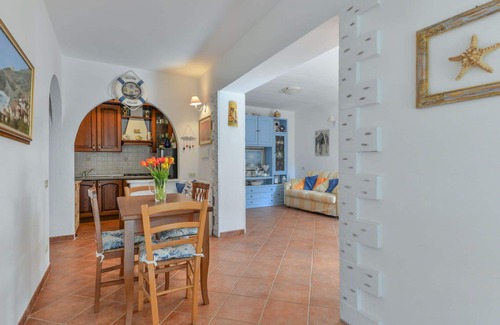 Pomonte Apartment | Lovely apartment for 6 people with A/C, WIFI, TV, terrace, pets allowed and parking