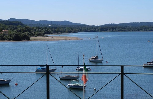 Monvalle Apartment | Lovely apartment for 5 guests with pool, WIFI, TV, balcony and pets allowed
