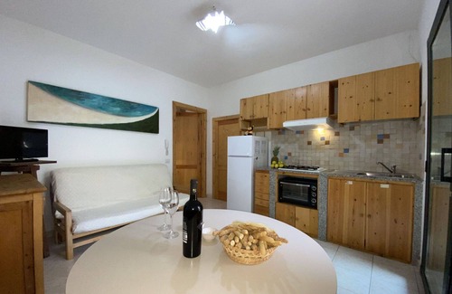 La Caletta Apartment | Lovely apartment for 4 people with WIFI, TV, terrace and parking