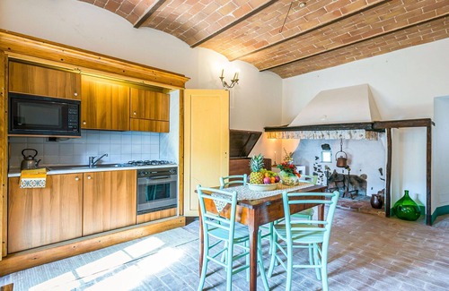 Stigliano Apartment | Lovely apartment for 10 people with WIFI, TV, patio, pets allowed and panoramic view