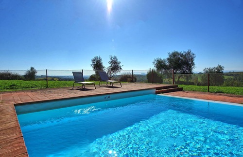 Castelnuovo Berardenga Apartment | Lovely apartment for 2 guests with A/C, pool, TV and panoramic view, close to Siena