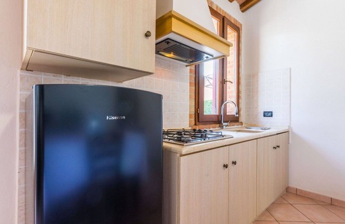 Montecatini Val di Cecina House | Lovely apartment in villa for 2 people with A/C, pool, WIFI, TV, terrace, pets allowed and parking