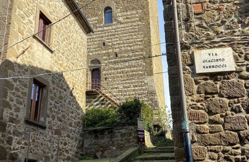 Montecatini Val di Cecina House | Lovely apartment in villa for 2 people with A/C, pool, WIFI, TV, terrace, pets allowed and parking