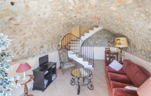 Porcio Apartment | Lovely Apartment In Castagniers