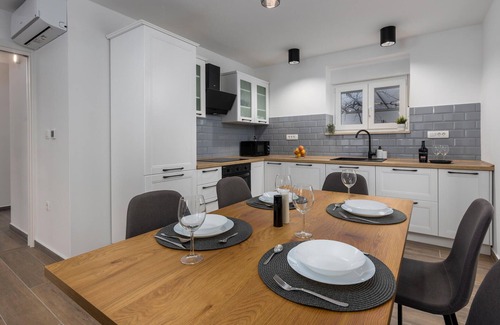 Buzdohanj Apartment | Lovely apartment in Cernik with Wi-Fi