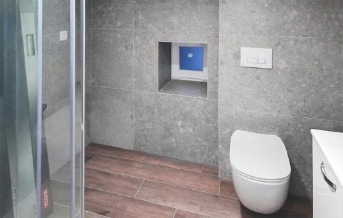 Buzdohanj Apartment | Lovely Apartment In Cernik With Wi-Fi