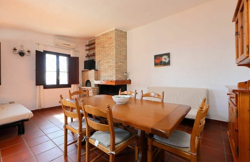 Sant'Elmo House | Lovely apartment in villa for 6 guests with A/C, TV, terrace and pets allowed
