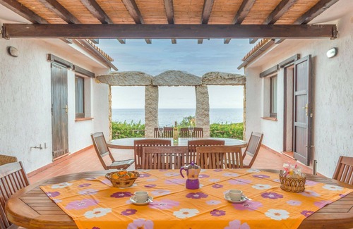 Sant'Elmo House | Lovely apartment in villa for 6 guests with A/C, TV, terrace and pets allowed