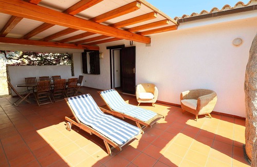 Sant'Elmo House | Lovely apartment in villa for 6 guests with A/C, TV, terrace and pets allowed
