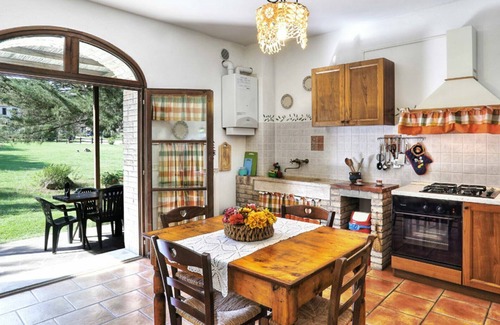 Pomarance Villa | Lovely apartment in villa for 5 people with WIFI, pool, TV, patio and parking