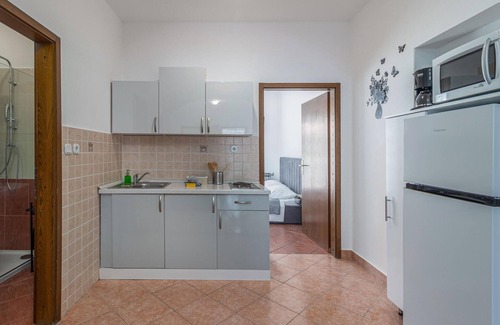 Jadranovo Apartment | Lovely apartment in Jadranovo with WiFi