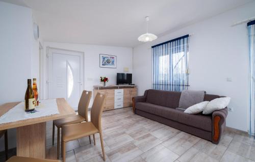 Kavran Apartment | Lovely Apartment In Kavran With Wifi