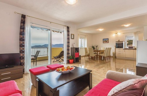 Komarna Apartment | Lovely apartment in Komarna with WiFi