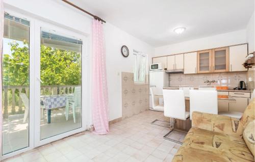 Lopar Apartment | Lovely Apartment In Lopar With Wifi