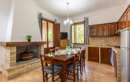 Montone Apartment | Lovely Apartment In Montone With Wifi