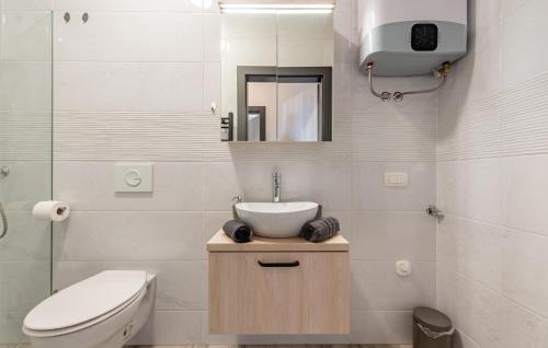 Prizna Apartment | Lovely Apartment In Prizna With Wifi