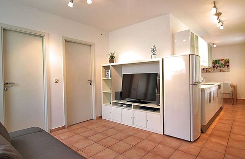 Cesarica Apartment | Lovely apartment in Ribarica with WiFi