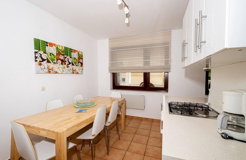 Cesarica Apartment | Lovely apartment in Ribarica with WiFi