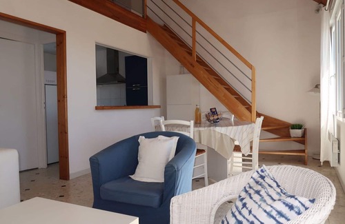 Plozevet House | Lovely apartment in villa for 6 people with TV, terrace and pets allowed