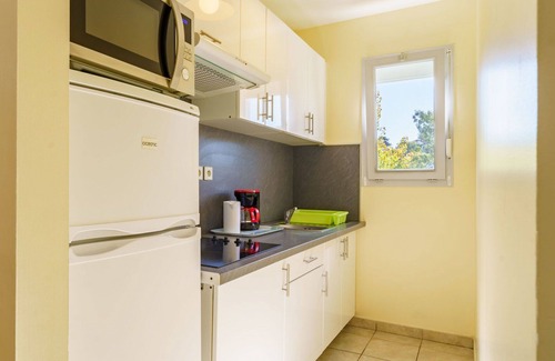 Guethary House | Lovely apartment in villa for 6 guests with WIFI, pool, TV and terrace