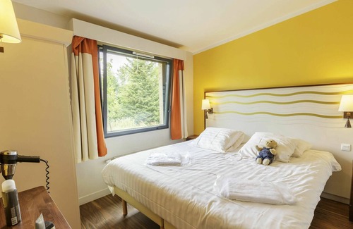 Hattigny House | Lovely apartment in villa for 4 people with hot tub, pool, WIFI, TV and terrace