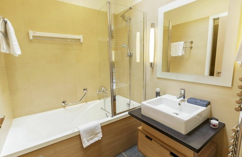 Hattigny House | Lovely apartment in villa for 4 people with hot tub, pool, WIFI, TV and terrace