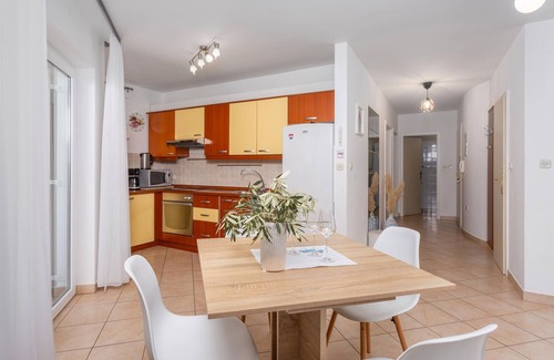 Vantacici Apartment | Lovely apartment in Vantacici
