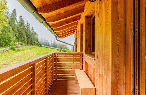 Livo Villa | Lovely apartment in villa for 8 people with WIFI, TV, patio and panoramic view