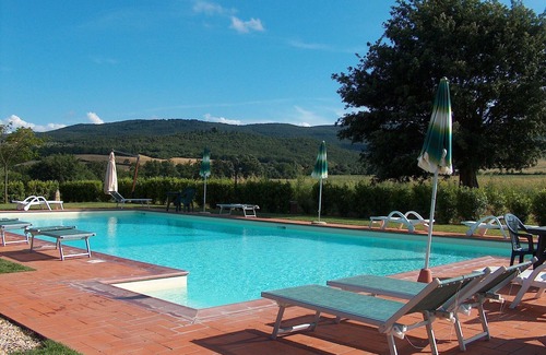 Casole d'Elsa House | Lovely apartment in villa for 2 guests with WIFI, pool, TV, patio and panoramic view