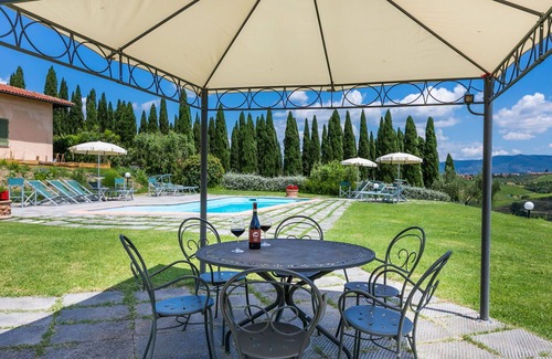 Cerreto Guidi Apartment | Lovely apartment for 4 people with pool, A/C, WIFI, TV and pets allowed