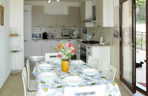 Pantai Apartment | Lovely apartment for 7 guests with TV and terrace