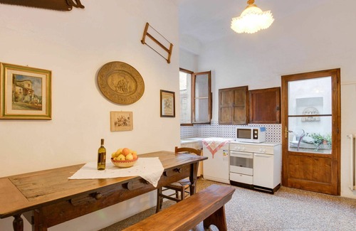 San Gimignano City Centre Apartment | Lovely apartment for 6 people with terrace