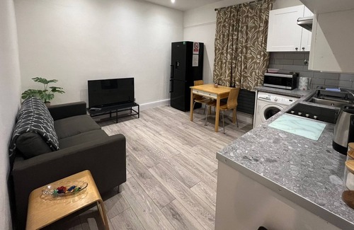 Leyton Apartment | Lovely apartment Leyton village