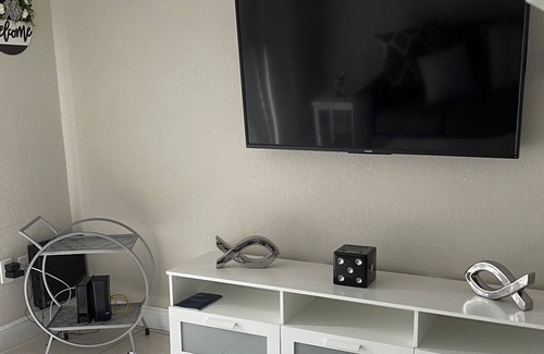 Town N County Park Apartment | Lovely apt