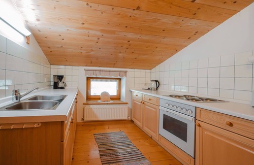 Sankt Martin bei Lofer Villa | Lovely apartment in villa for 3 people with TV and balcony
