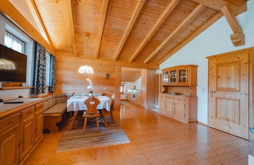 Sankt Martin bei Lofer Villa | Lovely apartment in villa for 3 people with TV and balcony