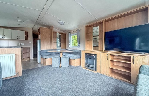 Shanklin House | Lovely caravan at Lower Hyde Holiday Park, Isle of Wight ref 24001G