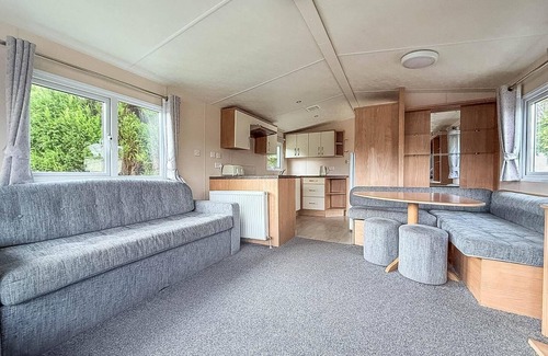 Shanklin House | Lovely caravan at Lower Hyde Holiday Park, Isle of Wight ref 24001G
