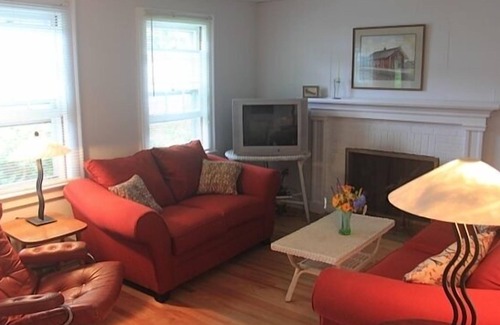 Westbrook Center House | Lovely Connecticut Beach Community Home -Upgraded,Sleeps 11