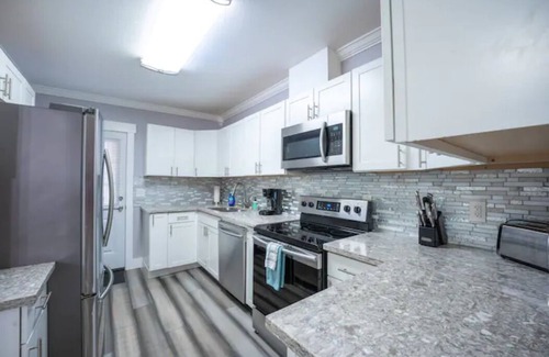 Hilltop House | Lovely converted Victorian home unit 2