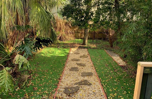 Touro Cottage | Lovely cottage 5 mins walk to historic St Charles Ave. & Magazine St