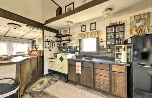 St. Charles Apartment | Lovely Couples Escape on Mississippi River!