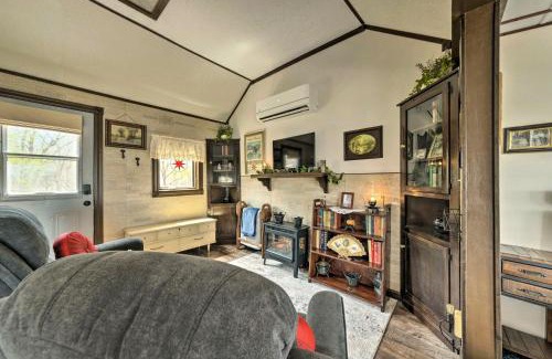 St. Charles Apartment | Lovely Couples Escape on Mississippi River!